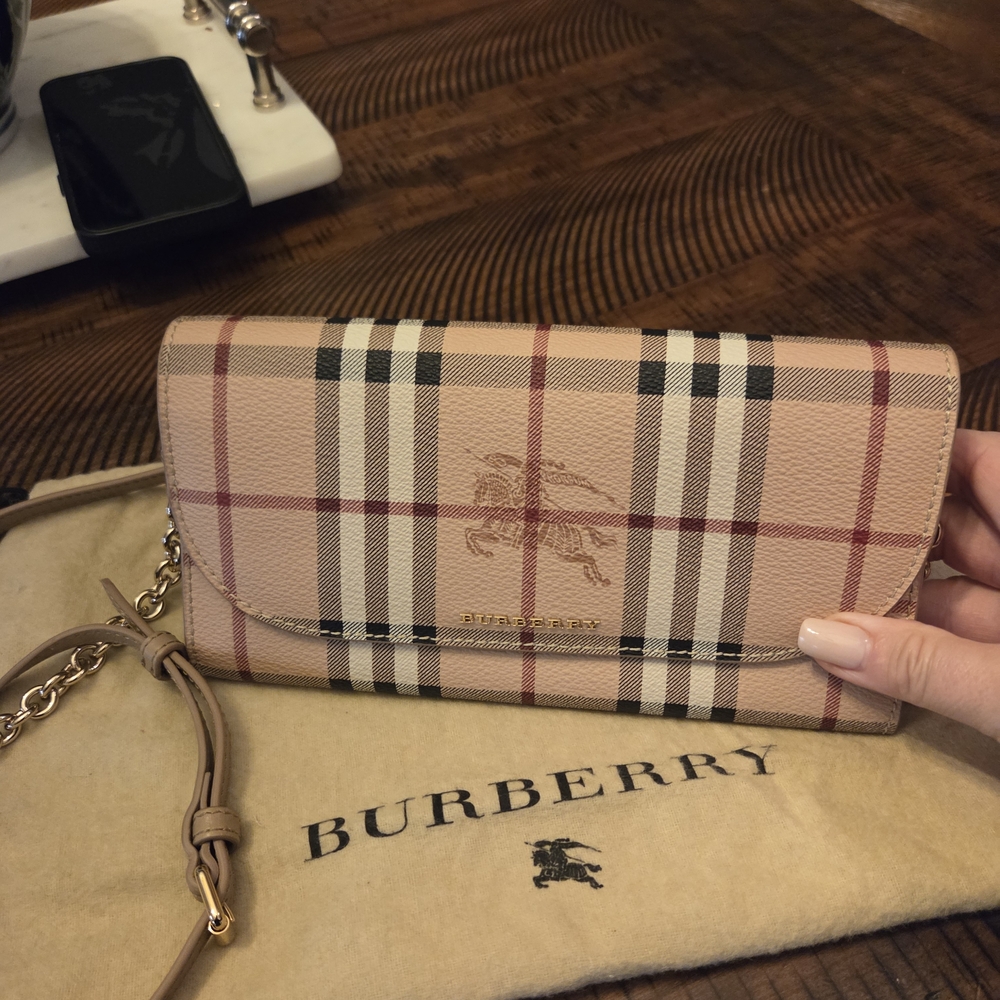New Never Used Burberry Tan Leather Women's Wallet Purse